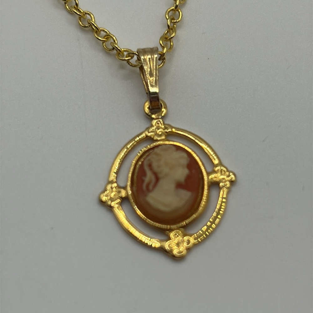 Dainty Cameo Necklace 18” Chain
